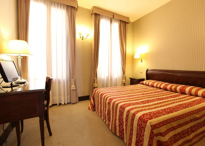 ريزيدنسا جولدوني فندق مبيت وإفطار البندقية