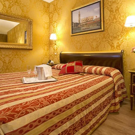 Couette-café Residenza Goldoni 3*