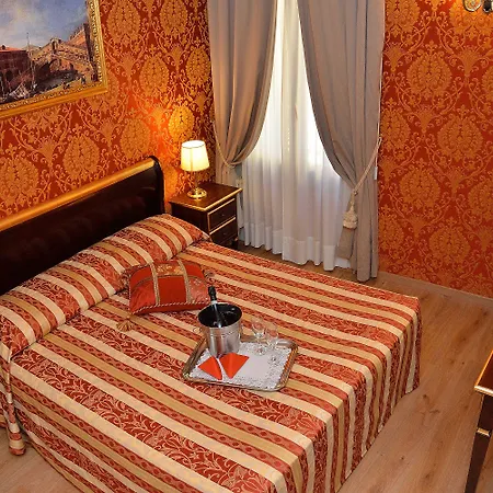 Alojamento de Acomodação e Pequeno-almoço Residenza Goldoni Veneza