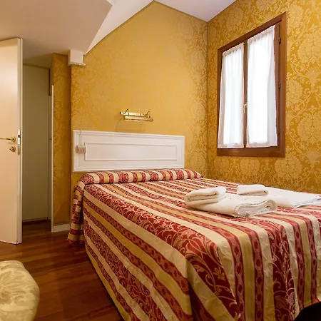 Residenza Goldoni Alojamento de Acomodação e Pequeno-almoço 3*