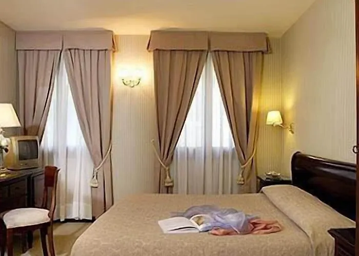 Couette-café Residenza Goldoni 3*