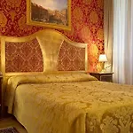 ريزيدنسا جولدوني فندق مبيت وإفطار 3*