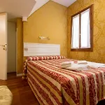 Residenza Goldoni Oda ve Kahvaltı 3*