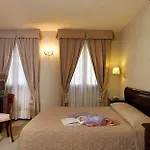 Oda ve Kahvaltı Residenza Goldoni Venedik