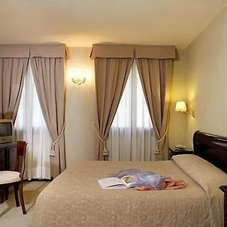 Bed & Breakfast Residenza Goldoni 3*